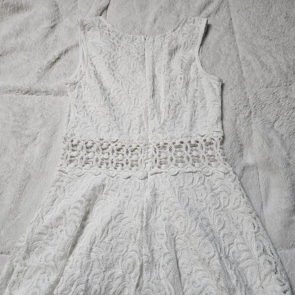 You Are Not Alone White Lined Lace Dress with Cut Out M - Picture 6 of 6
